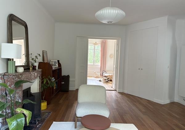 Appartement T3 de 87,50 m² au 1er étage d'un ancien hôtel particulier ravalé