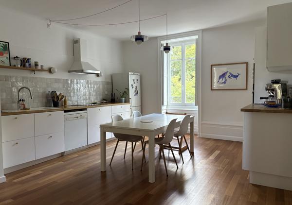 Appartement T3 de 87,50 m² au 1er étage d'un ancien hôtel particulier ravalé