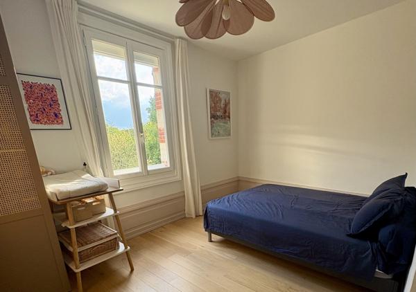 Appartement T3 de 87,50 m² au 1er étage d'un ancien hôtel particulier ravalé