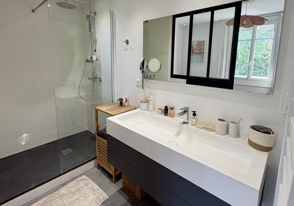 Appartement T3 de 87,50 m² au 1er étage d'un ancien hôtel particulier ravalé