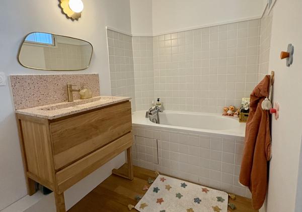 Appartement T3 de 87,50 m² au 1er étage d'un ancien hôtel particulier ravalé