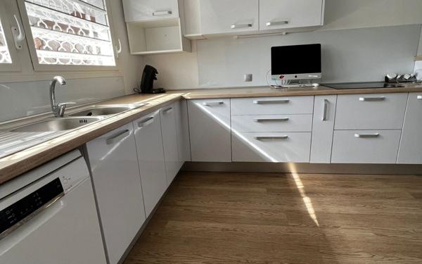 Maison à louer    5 pièces •  Kourou