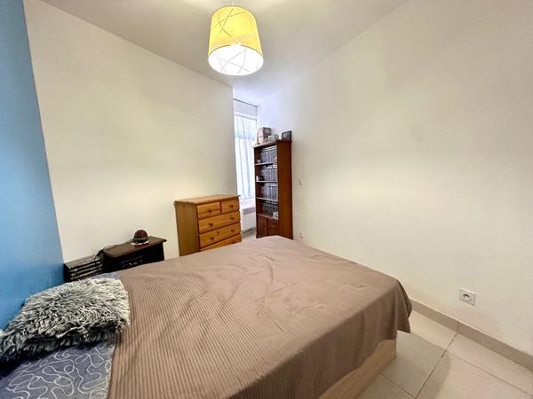 MEZE CENTRE Appartement T3 rénové de 51m2 en rdc