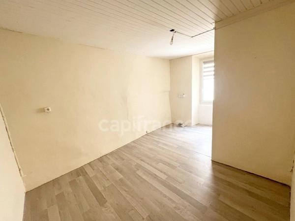 Maison de village lumineuse 2 chambres avec cave aménageable à Revest-du-Bion (04) proche Banon – Idéal investissement locatif