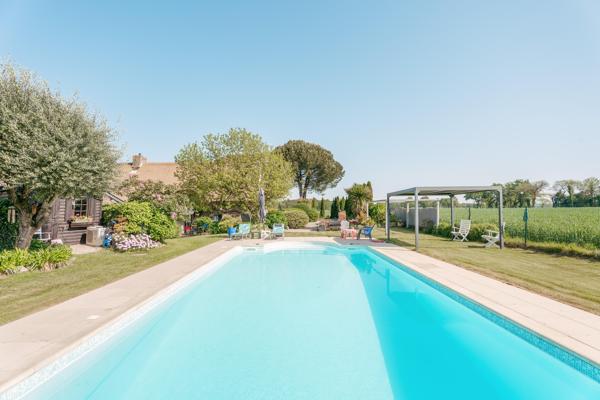 Chaumière de charme avec piscine chauffée et dépendances en campagne de Pluvigner
