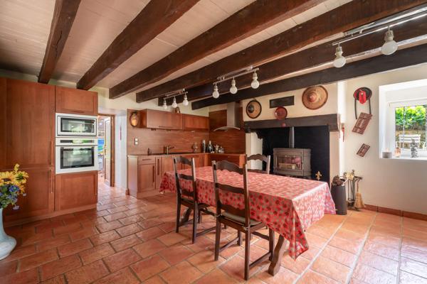 Chaumière de charme avec piscine chauffée et dépendances en campagne de Pluvigner