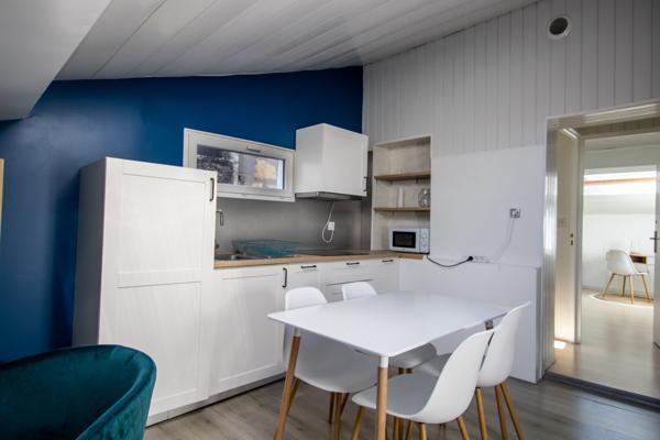 Bordeaux (33000) Dernier étage T4 52 m² carrez / 83 m² au sol