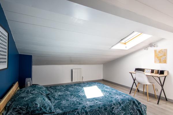 Bordeaux (33000) Dernier étage T4 52 m² carrez / 83 m² au sol