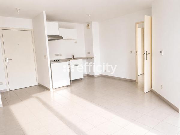 Appartement
         3 pièces
        - 57 m² 240 000 € *