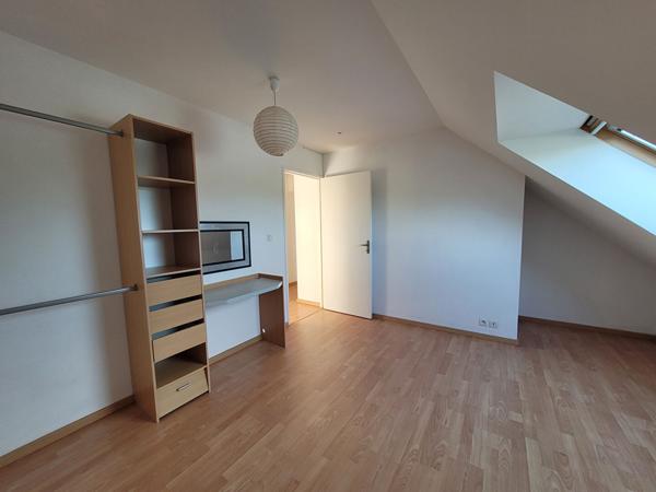 PROCHE DES COMMERCES ET ECOLE