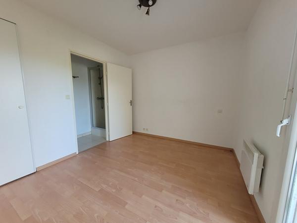 PROCHE DES COMMERCES ET ECOLE