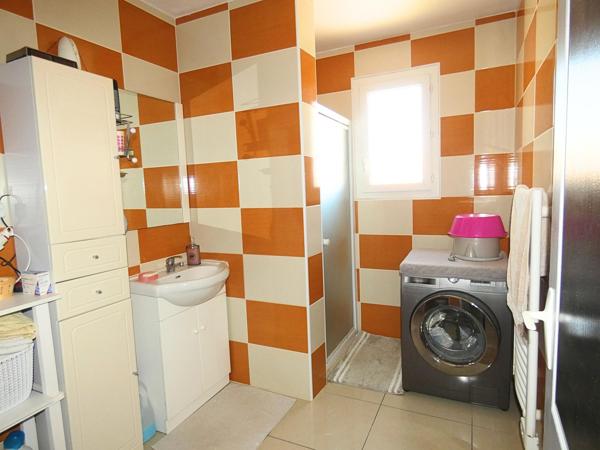 Villa 4 faces de 113m² avec sous-sol complet sur terrain de 369m²