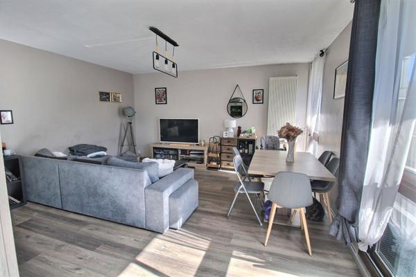Appartement Elancourt 4 pièces 79 m2 avec parking sous-sol et cave