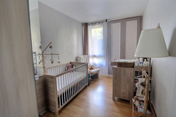 Appartement Elancourt 4 pièces 79 m2 avec parking sous-sol et cave