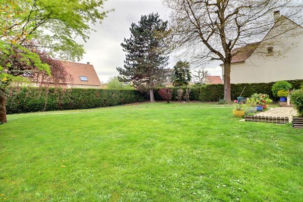 Maison familiale 7 pièces à vendre à Saint Prix + GARAGE + JARDIN.