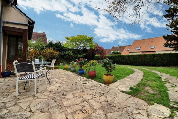 Maison familiale 7 pièces à vendre à Saint Prix + GARAGE + JARDIN.