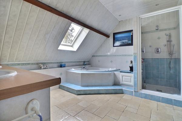 Maison familiale 7 pièces à vendre à Saint Prix + GARAGE + JARDIN.