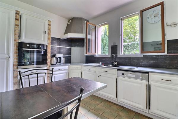 Maison familiale 7 pièces à vendre à Saint Prix + GARAGE + JARDIN.