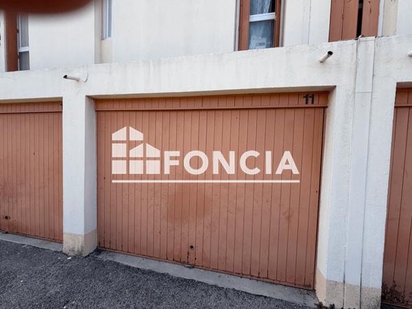 Location Parking 15 m² - RUE ADJUDANT-CHEF CHAMPION Salon De Provence 13300