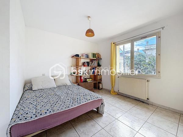 Je vous présente à la vente une maison à rénover dans le quartier recherché de Toulouse Côte Pavée / Guilhemery.
Cette maison des années 30 a un énorme potentiel de rénovation.
Actuellement, le bien sur 2 niveaux fait environ 115 m2 sur une parcelle piscinable d'environ 380 m2, avec des combles aménageables.
Maison traversante, très lumineuse
Vous avez également la possibilité de faire une extension et/ou un garage.
Belle opportunité!