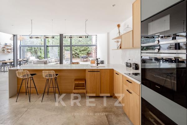 Loft comme une maison entièrement rénové