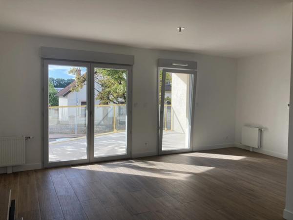 Dpt Côte d'Or (21), à louer DIJON appartement T3 avec grand balcon de plus de 16 m²