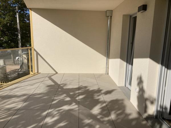 Dpt Côte d'Or (21), à louer DIJON appartement T3 avec grand balcon de plus de 16 m²