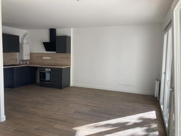 Dpt Côte d'Or (21), à louer DIJON appartement T3 avec grand balcon de plus de 16 m²