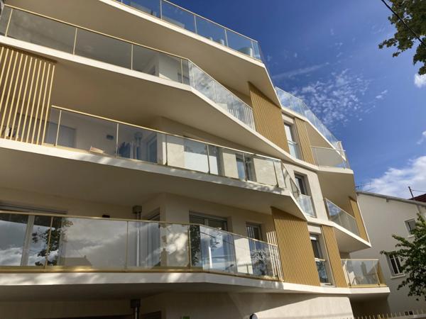 Dpt Côte d'Or (21), à louer DIJON appartement T3 avec grand balcon de plus de 16 m²