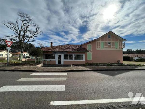 REF 1003569
Ensemble immobilier en plein coeur du village de Bias à 15 min de la plage d'enviro...
