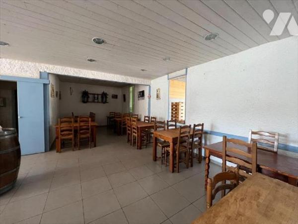 REF 1003569
Ensemble immobilier en plein coeur du village de Bias à 15 min de la plage d'enviro...