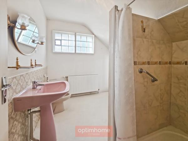 MAISON INDIVIDUELLE – 3 CHAMBRES – JARDIN – GARAGE + 5 GARAGES LOUÉS