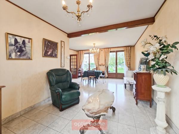 MAISON INDIVIDUELLE – 3 CHAMBRES – JARDIN – GARAGE + 5 GARAGES LOUÉS