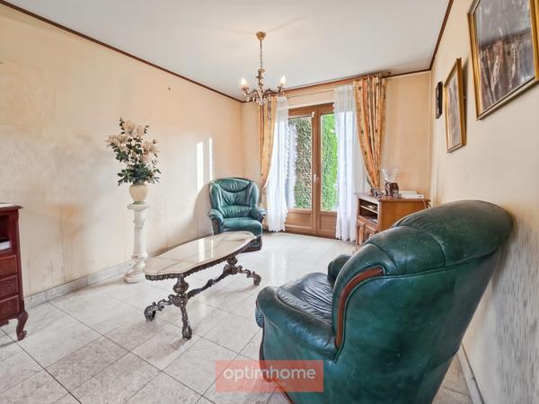MAISON INDIVIDUELLE – 3 CHAMBRES – JARDIN – GARAGE + 5 GARAGES LOUÉS