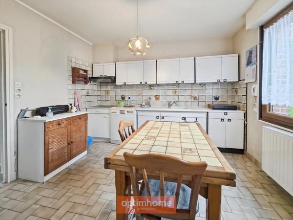 MAISON INDIVIDUELLE – 3 CHAMBRES – JARDIN – GARAGE + 5 GARAGES LOUÉS