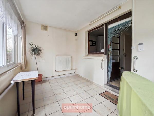 MAISON INDIVIDUELLE – 3 CHAMBRES – JARDIN – GARAGE + 5 GARAGES LOUÉS