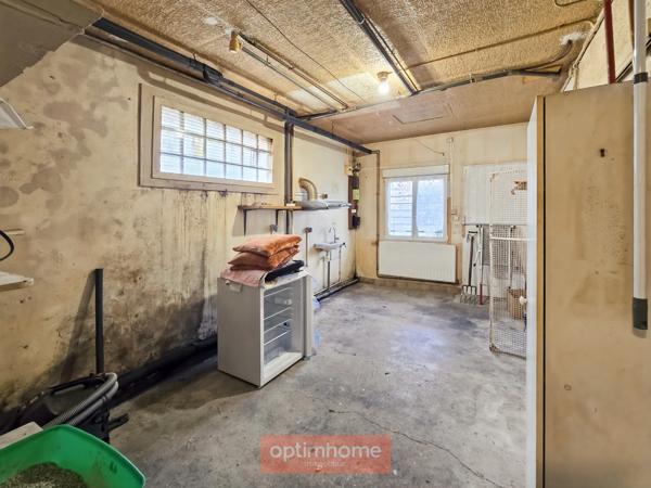 MAISON INDIVIDUELLE – 3 CHAMBRES – JARDIN – GARAGE + 5 GARAGES LOUÉS