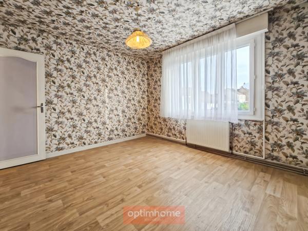 MAISON INDIVIDUELLE – 3 CHAMBRES – JARDIN – GARAGE + 5 GARAGES LOUÉS