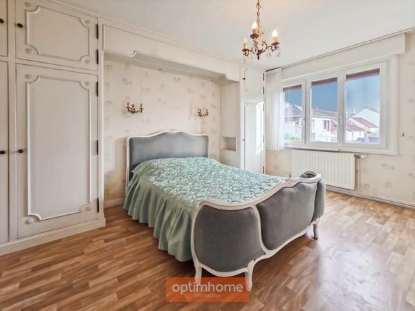 MAISON INDIVIDUELLE – 3 CHAMBRES – JARDIN – GARAGE + 5 GARAGES LOUÉS