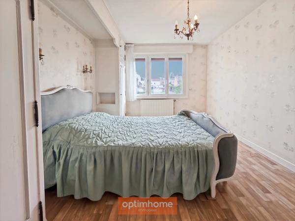 MAISON INDIVIDUELLE – 3 CHAMBRES – JARDIN – GARAGE + 5 GARAGES LOUÉS