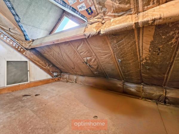 MAISON INDIVIDUELLE – 3 CHAMBRES – JARDIN – GARAGE + 5 GARAGES LOUÉS
