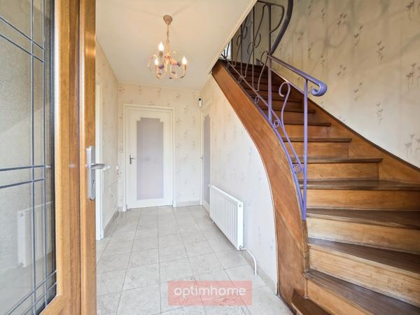 MAISON INDIVIDUELLE – 3 CHAMBRES – JARDIN – GARAGE + 5 GARAGES LOUÉS
