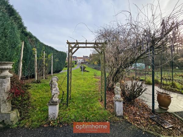 MAISON INDIVIDUELLE – 3 CHAMBRES – JARDIN – GARAGE + 5 GARAGES LOUÉS