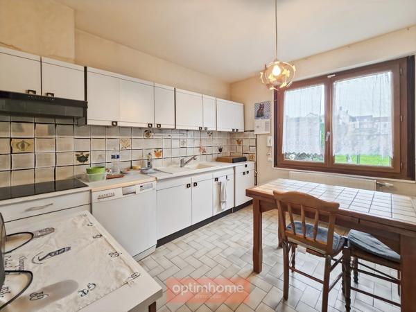 MAISON INDIVIDUELLE – 3 CHAMBRES – JARDIN – GARAGE + 5 GARAGES LOUÉS