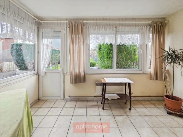 MAISON INDIVIDUELLE – 3 CHAMBRES – JARDIN – GARAGE + 5 GARAGES LOUÉS