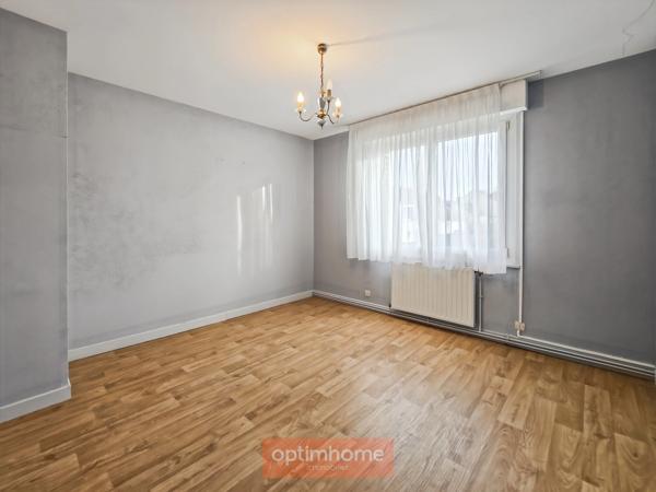MAISON INDIVIDUELLE – 3 CHAMBRES – JARDIN – GARAGE + 5 GARAGES LOUÉS