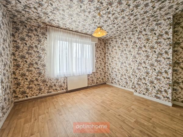MAISON INDIVIDUELLE – 3 CHAMBRES – JARDIN – GARAGE + 5 GARAGES LOUÉS