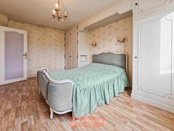 MAISON INDIVIDUELLE – 3 CHAMBRES – JARDIN – GARAGE + 5 GARAGES LOUÉS