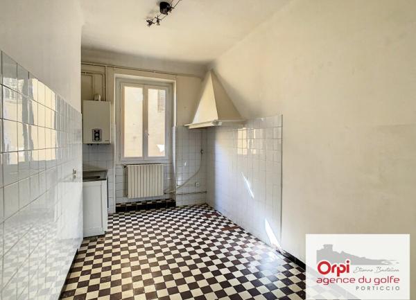 Appartement à louer    3 pièces •  Ajaccio