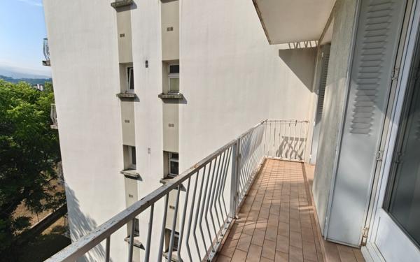 Appartement à vendre    4 pièces • 71,62 m2 Saint-Martin-d'Hères